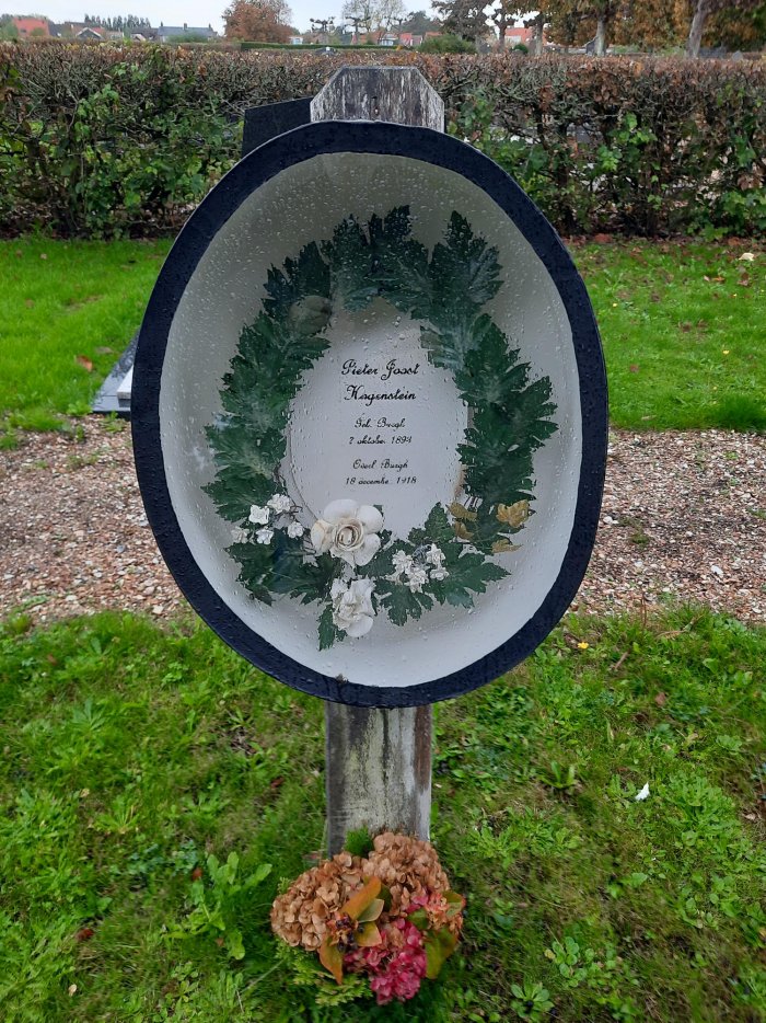 Oktober 2022, de graftrommel op de begraafplaats